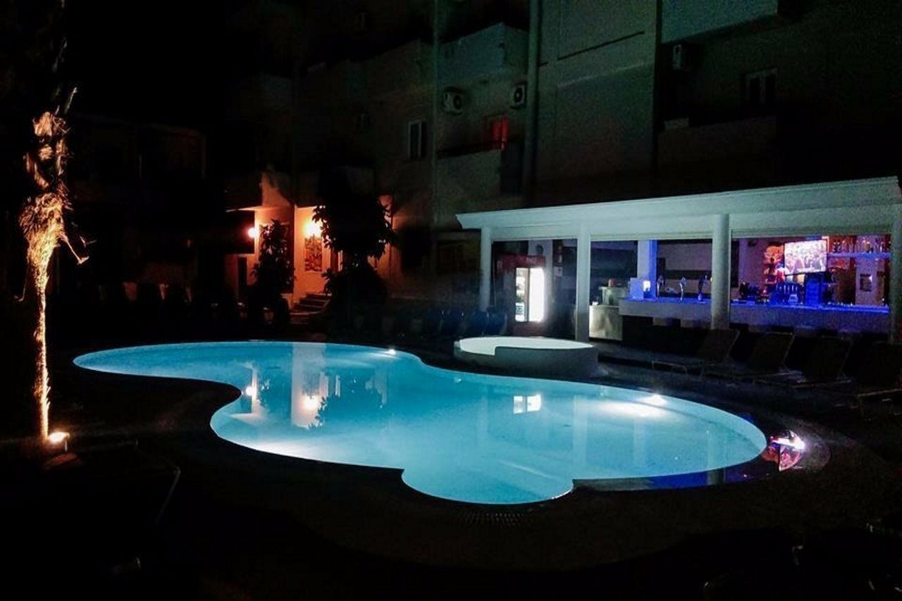 Quayside Village Hotel (Adults Only) Кавос Экстерьер фото